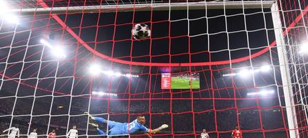 FC Bayern-Ultras stürmen Pressebereich nach Spiel – mehrere Personen verletzt